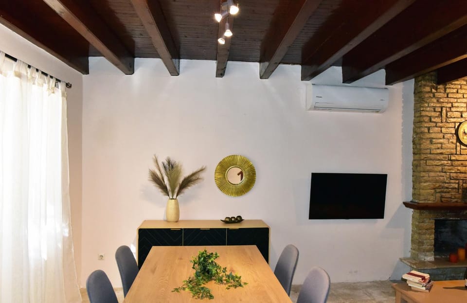TV and multimedia, Dining area, air conditioner