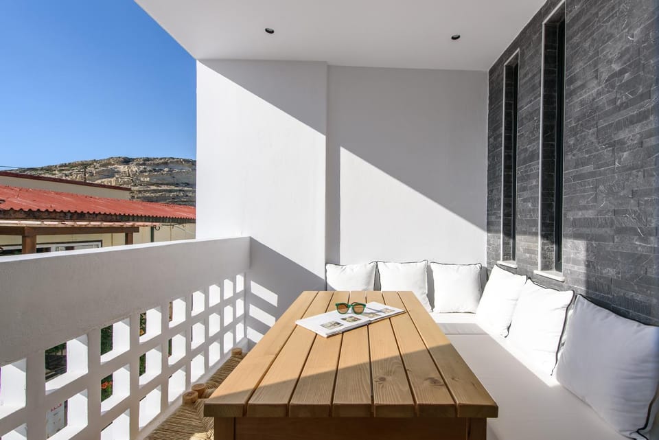 Property building, Balcony/Terrace