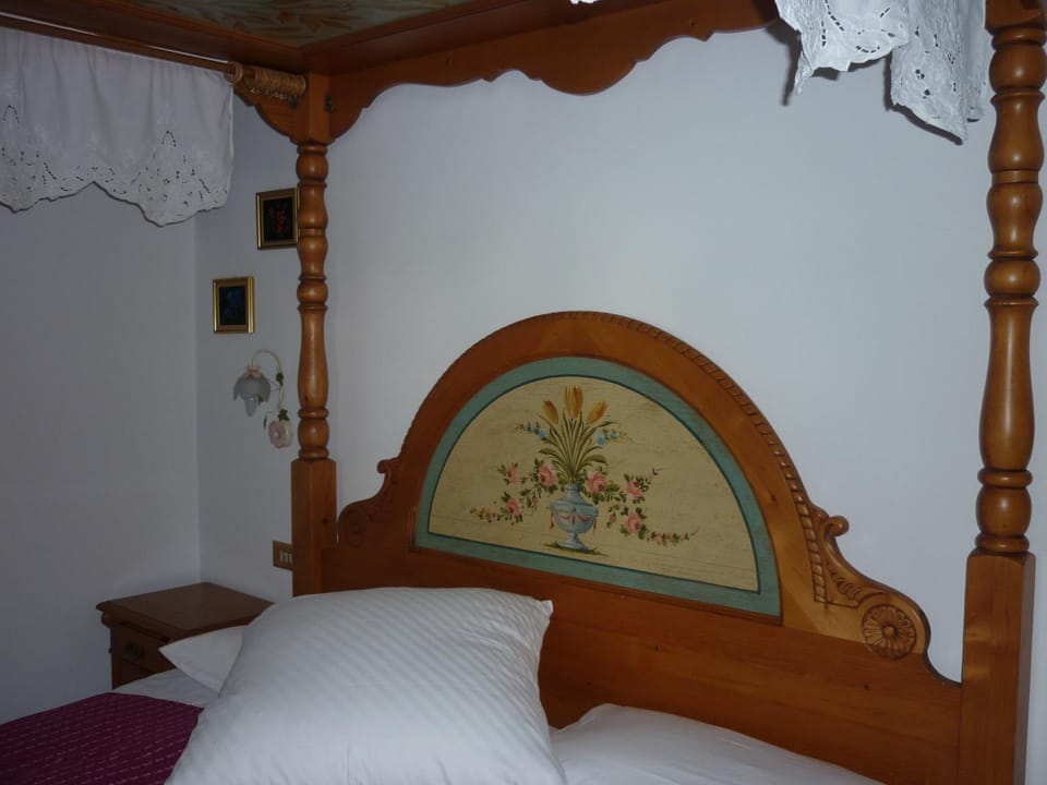 Bed, Decorative detail