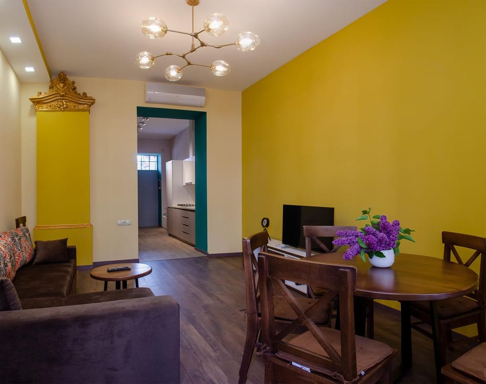 Home@97 on Aghmashenebeli Avenue Apartment in Tbilisi, Georgia