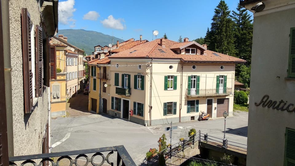 Neighbourhood, Mountain view, Street view