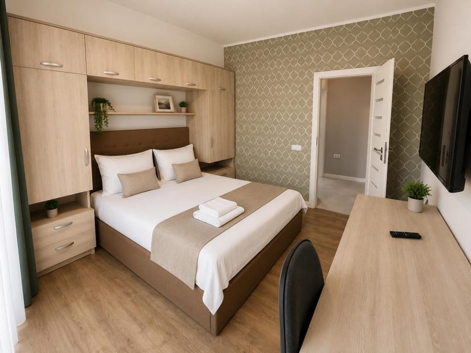 Bed, TV and multimedia, Photo of the whole room, Bedroom, wardrobe