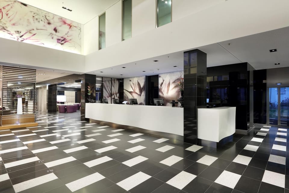 Lobby or reception, Seasons