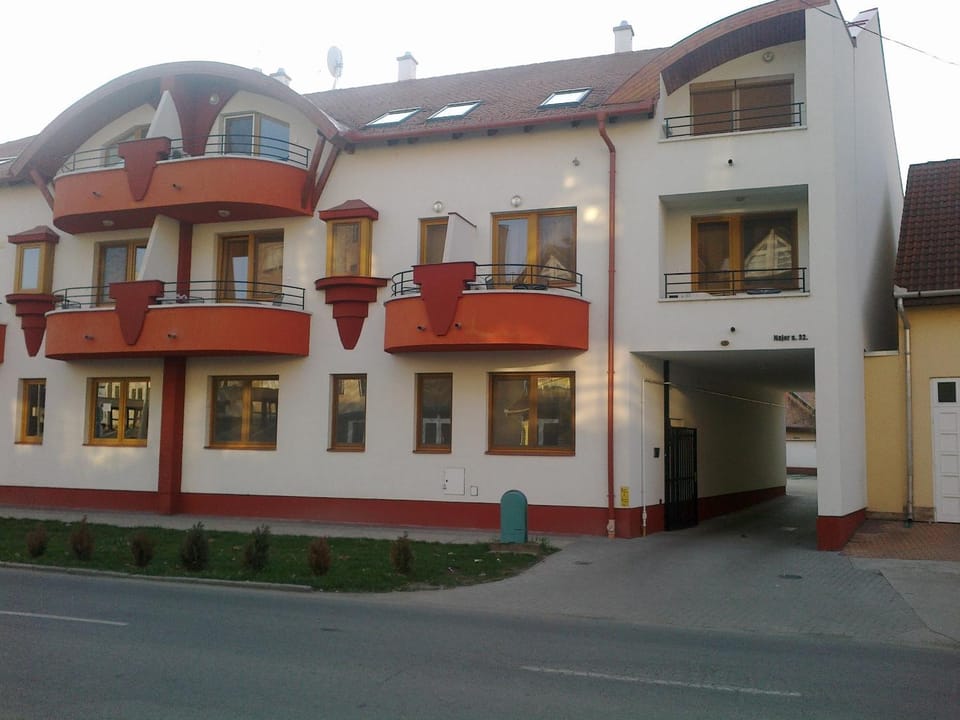Facade/entrance