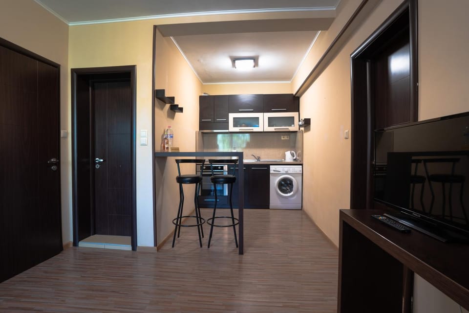 Kitchen or kitchenette, Living room