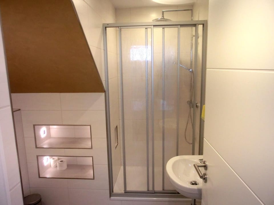 Shower, Bathroom, Decorative detail
