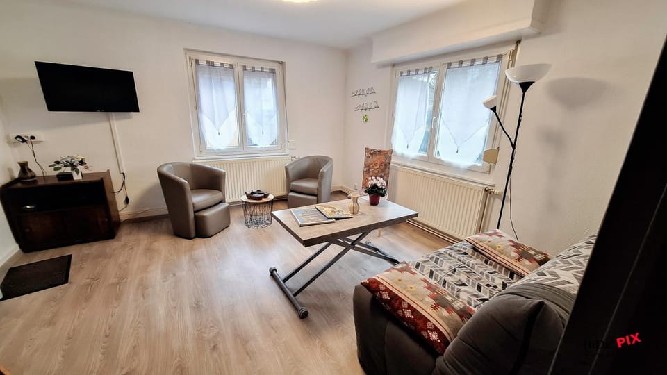 TV and multimedia, Living room, Seating area