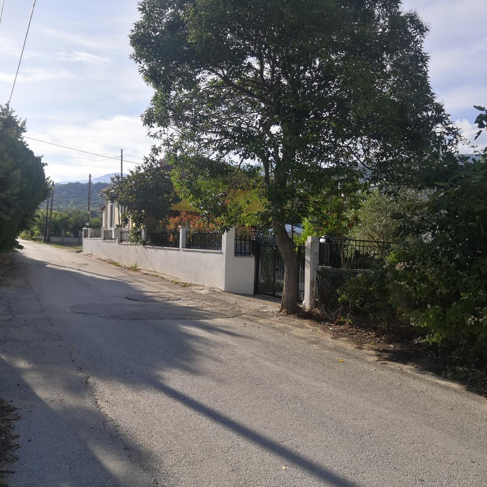 Facade/entrance, Neighbourhood