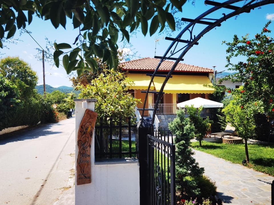 Property building, Garden view, Street view
