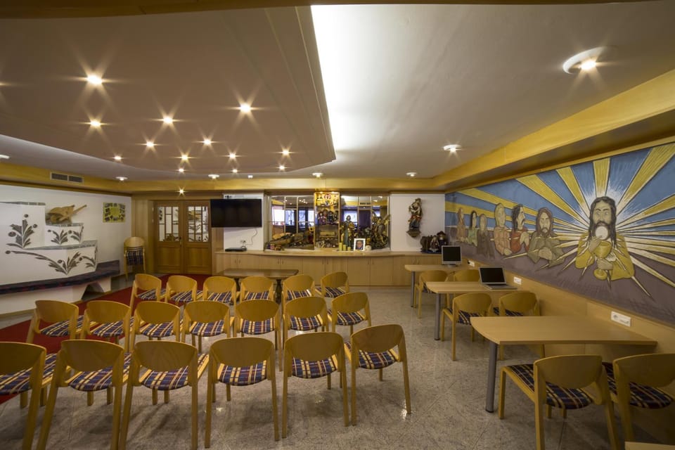 TV and multimedia, Business facilities