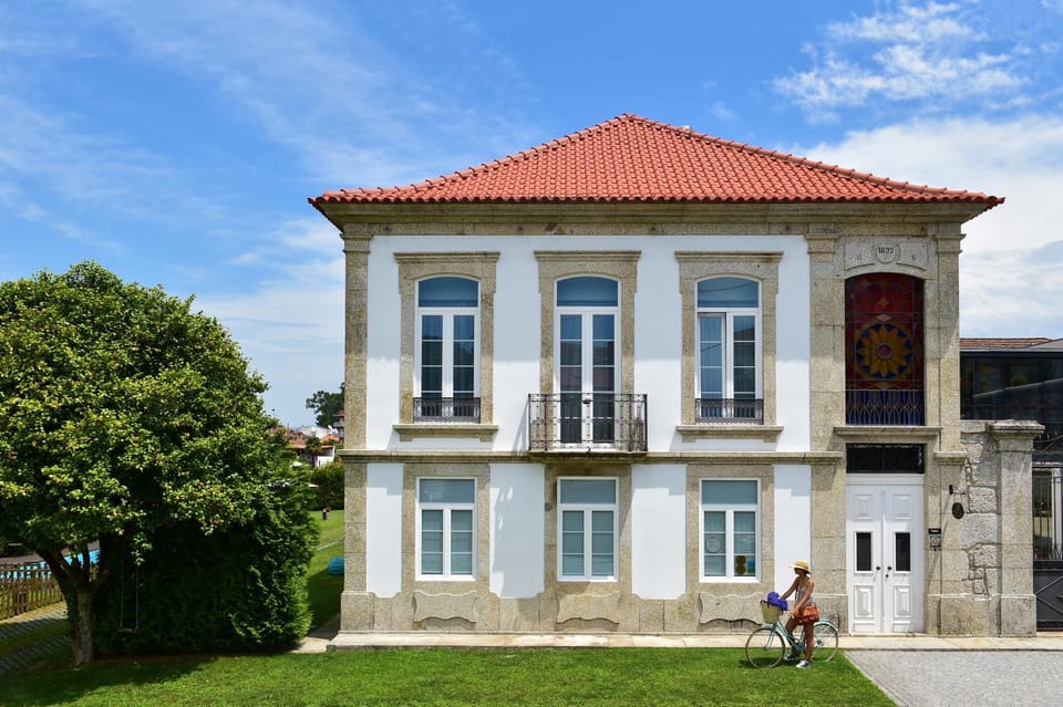 Facade/entrance, People, Garden, Decorative detail