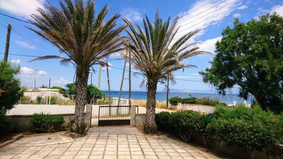 Summerhouse Peggy: close to Athens airport by the sea House in East Attica Regional Unit, Greece