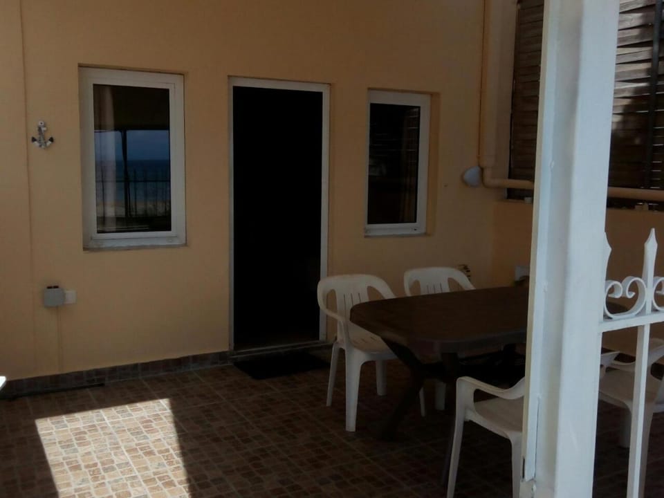 Facade/entrance, Balcony/Terrace