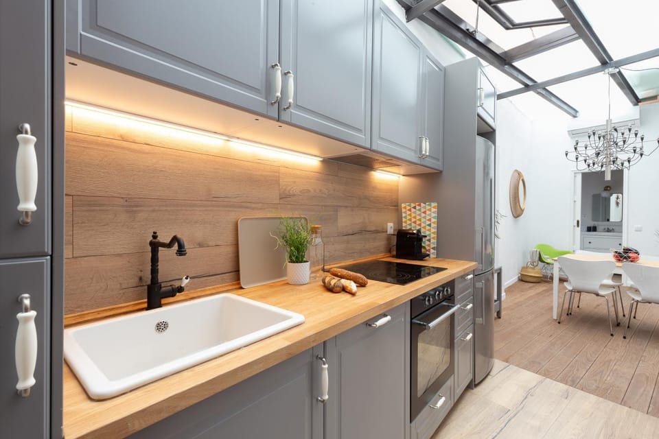 Kitchen or kitchenette
