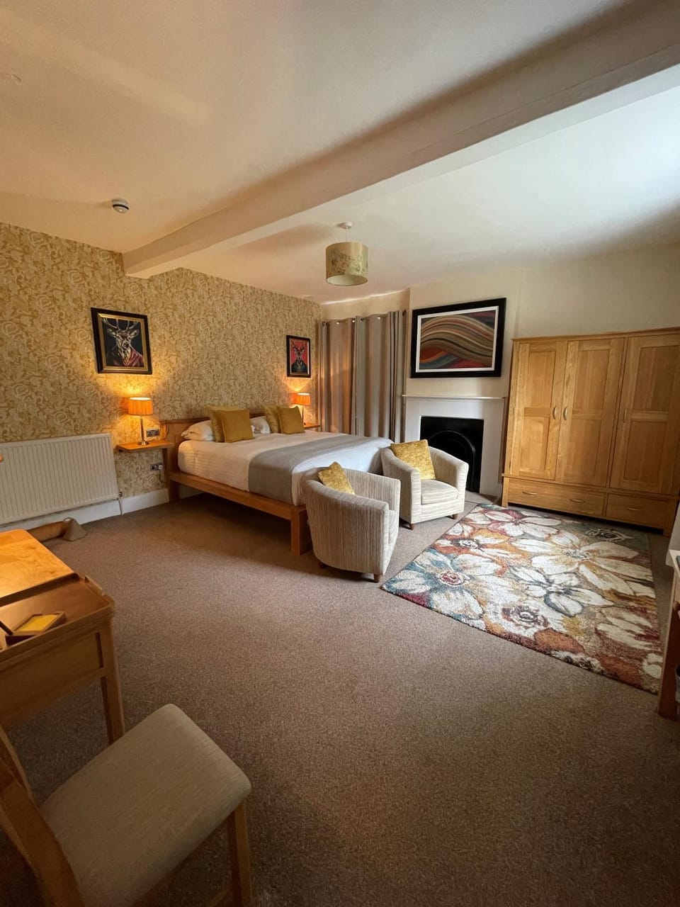Bed, Seating area, wardrobe