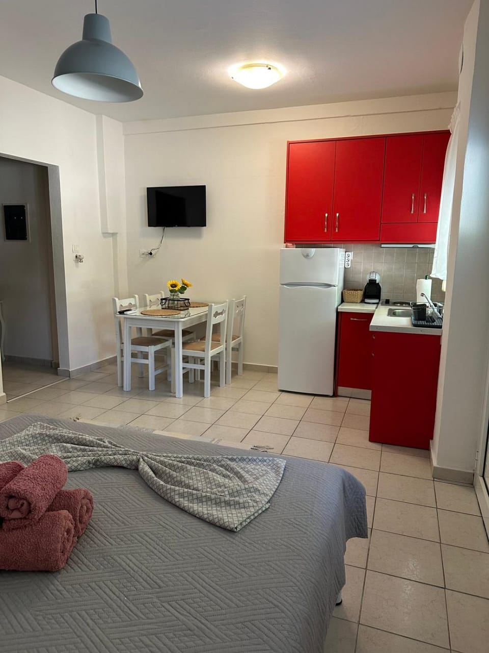 Bed, TV and multimedia, Kitchen or kitchenette, Dining area, Bedroom