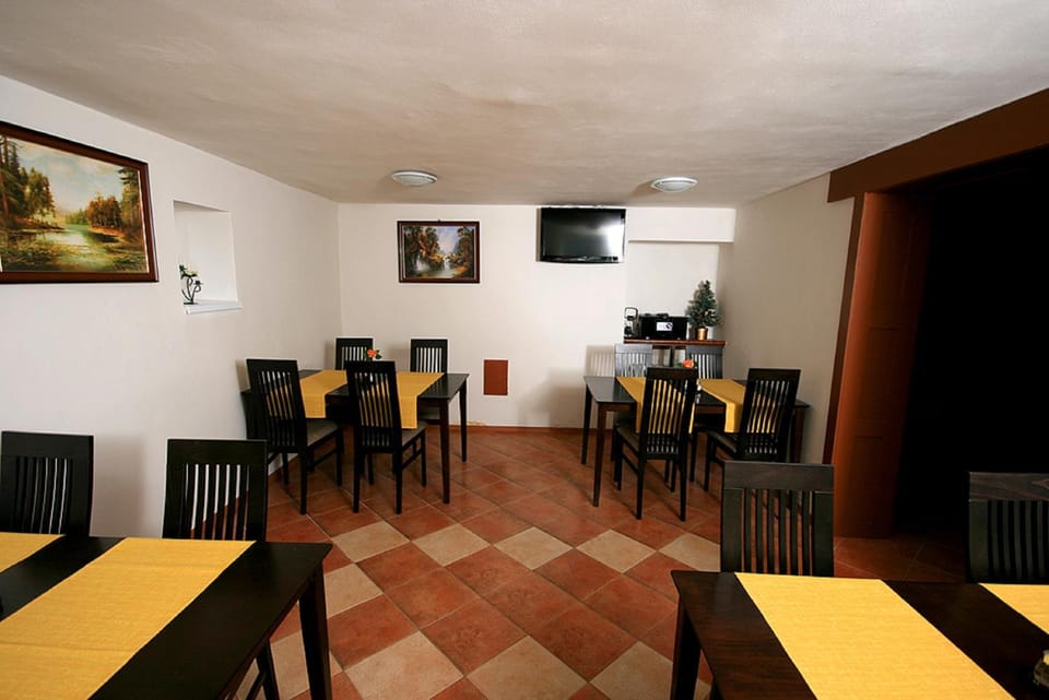 Communal lounge/ TV room, Dining area