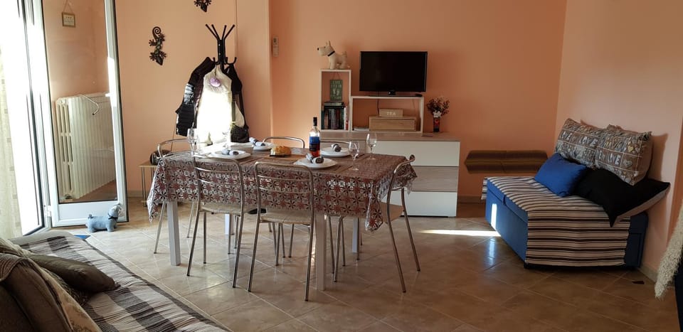 Living room, Seating area, Dining area