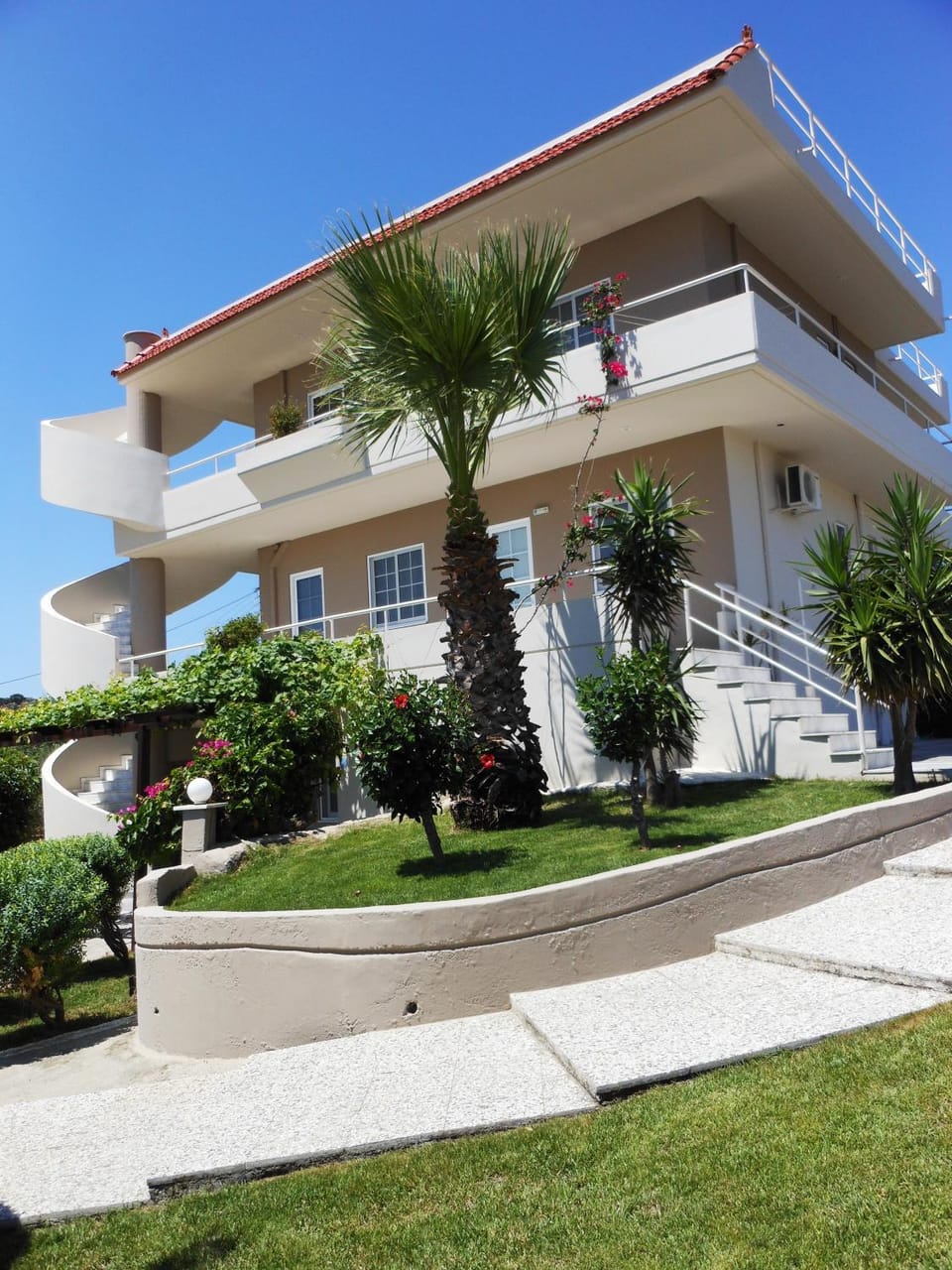 Property building, Facade/entrance, Day