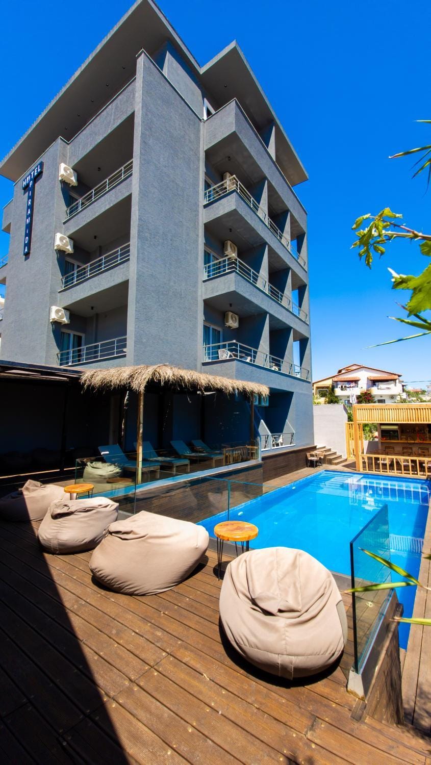 Property building, Day, Swimming pool, Swimming pool