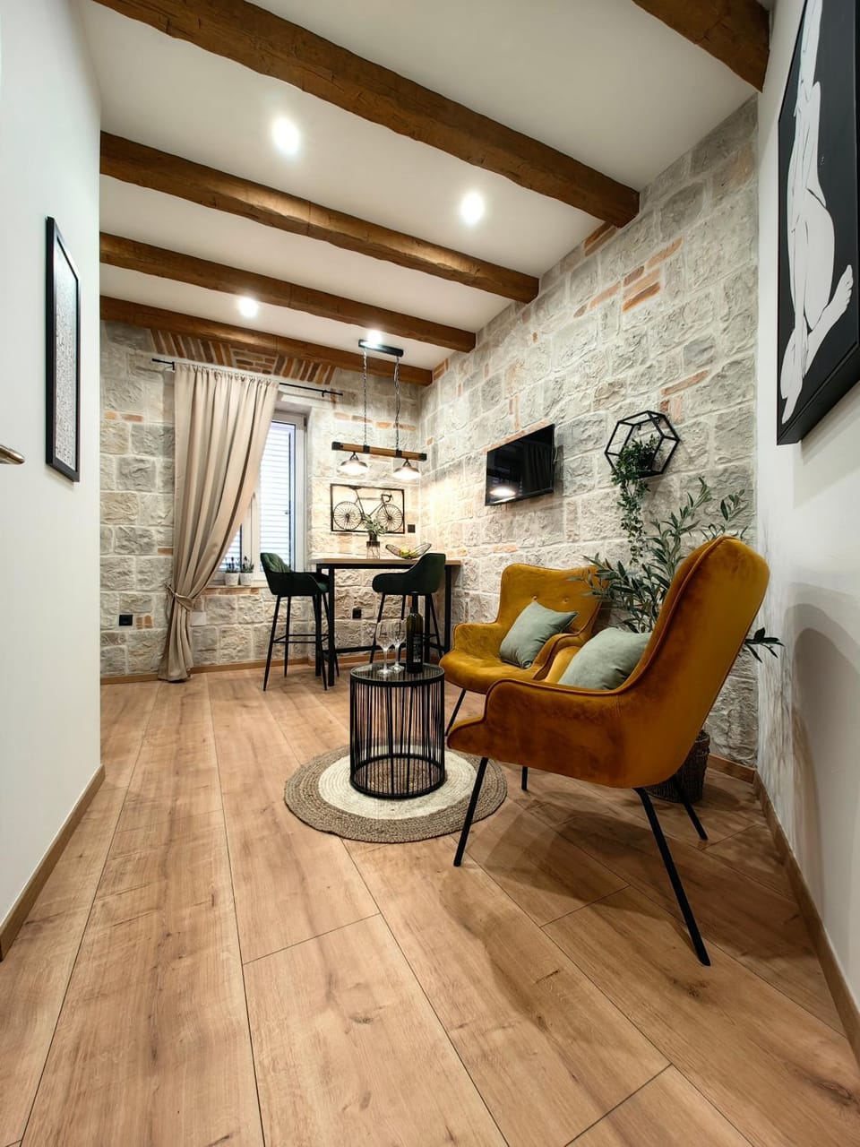 Living room, Seating area, Dining area