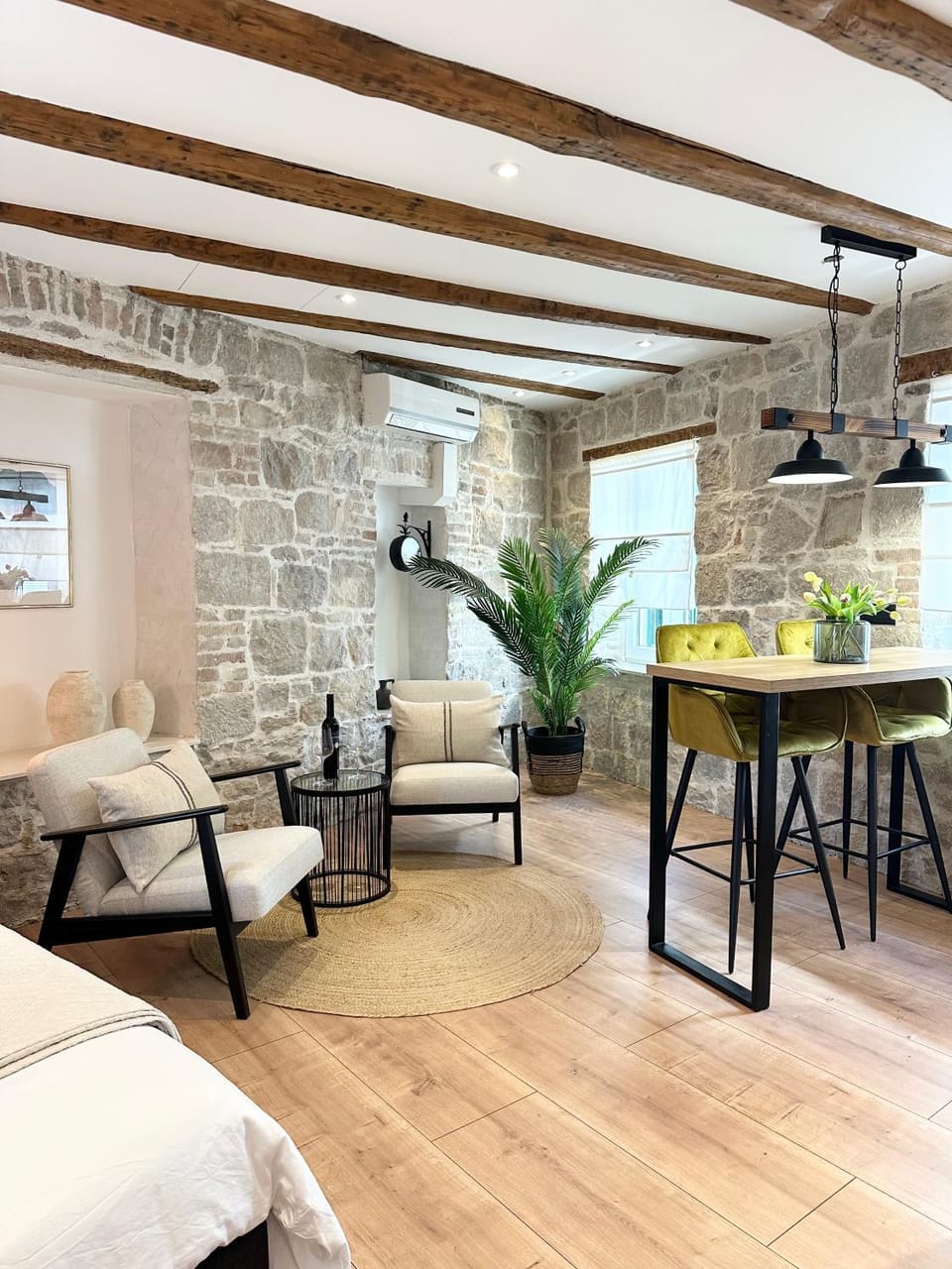 Seating area, Dining area