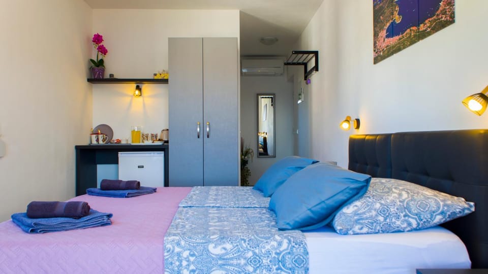 A lovely and cozy room with a breathtaking view Bed and Breakfast in Vis