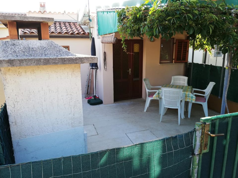 Patio, Facade/entrance, BBQ facilities