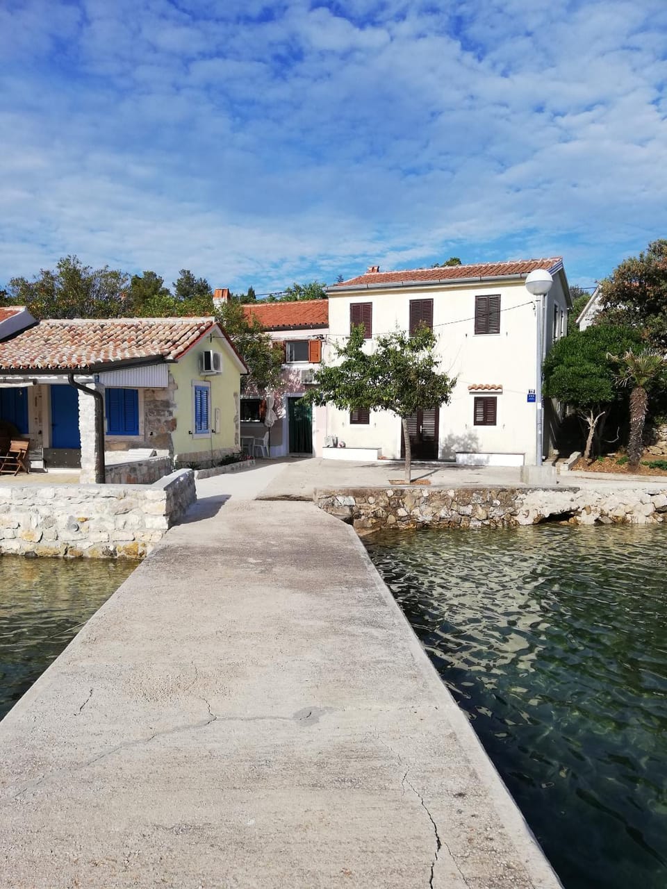 Facade/entrance, Neighbourhood