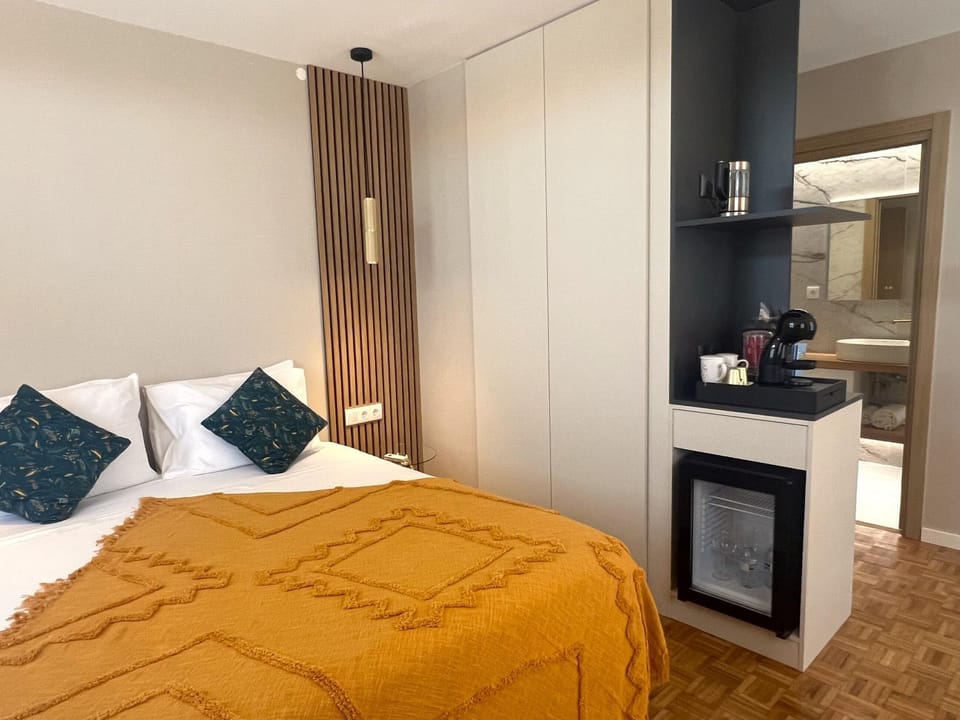 Bedroom, minibar