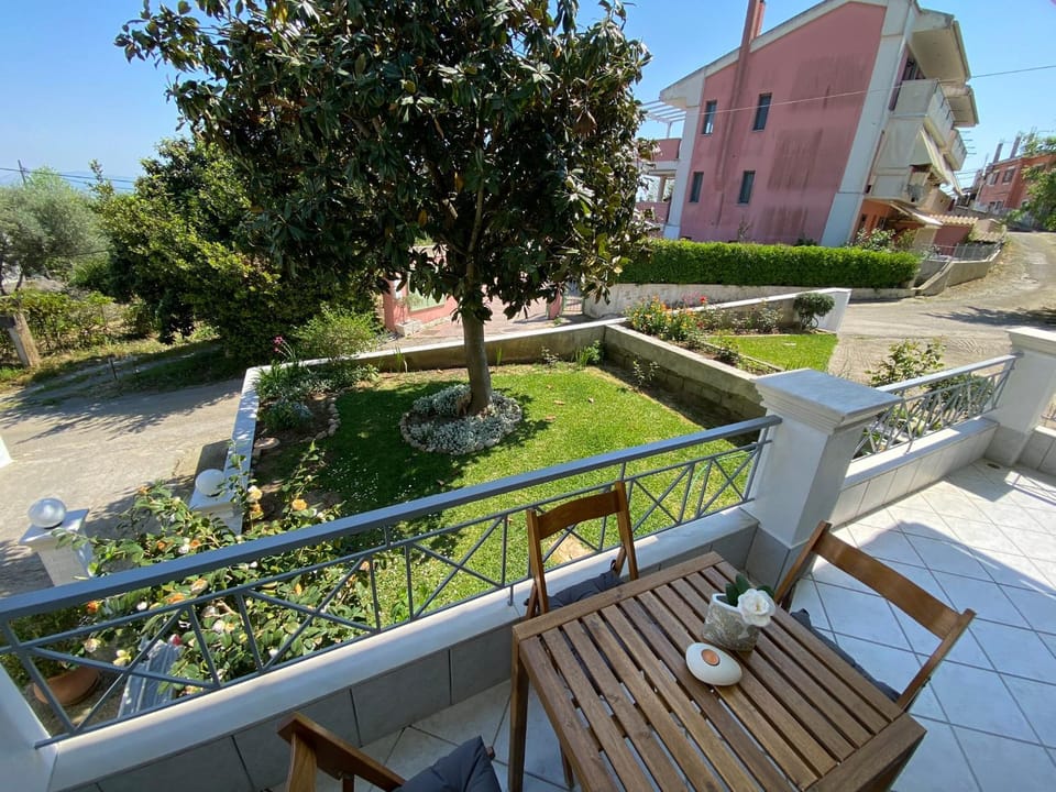 Property building, Patio, Spring, Day, Garden, View (from property/room), Balcony/Terrace, Garden view