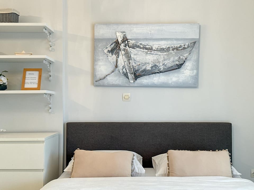 Bed, Photo of the whole room, Decorative detail, Bedroom