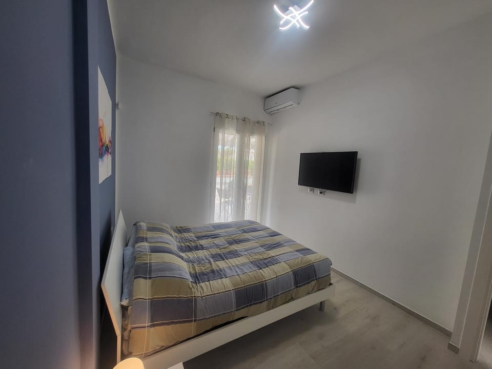 Communal lounge/ TV room, Bed, TV and multimedia, Photo of the whole room, Evening entertainment, Bedroom