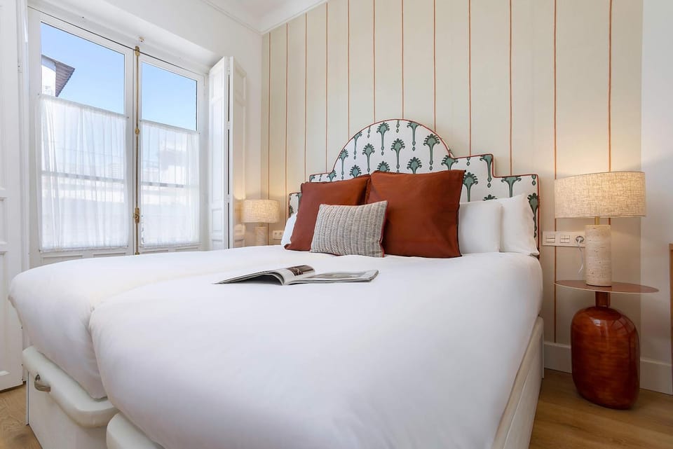 Bed, Photo of the whole room, Bedroom