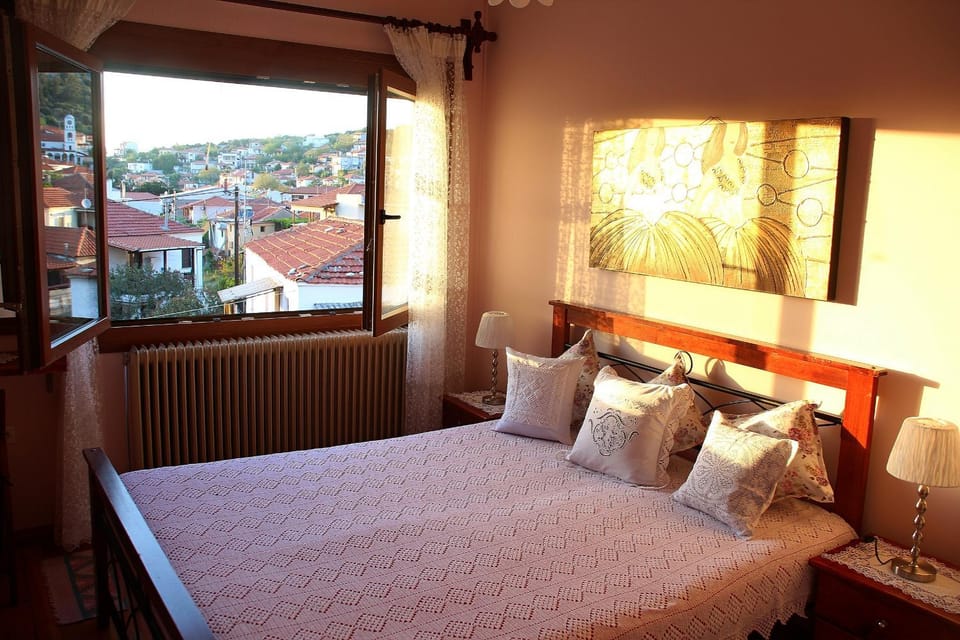 Bedroom, City view, Garden view