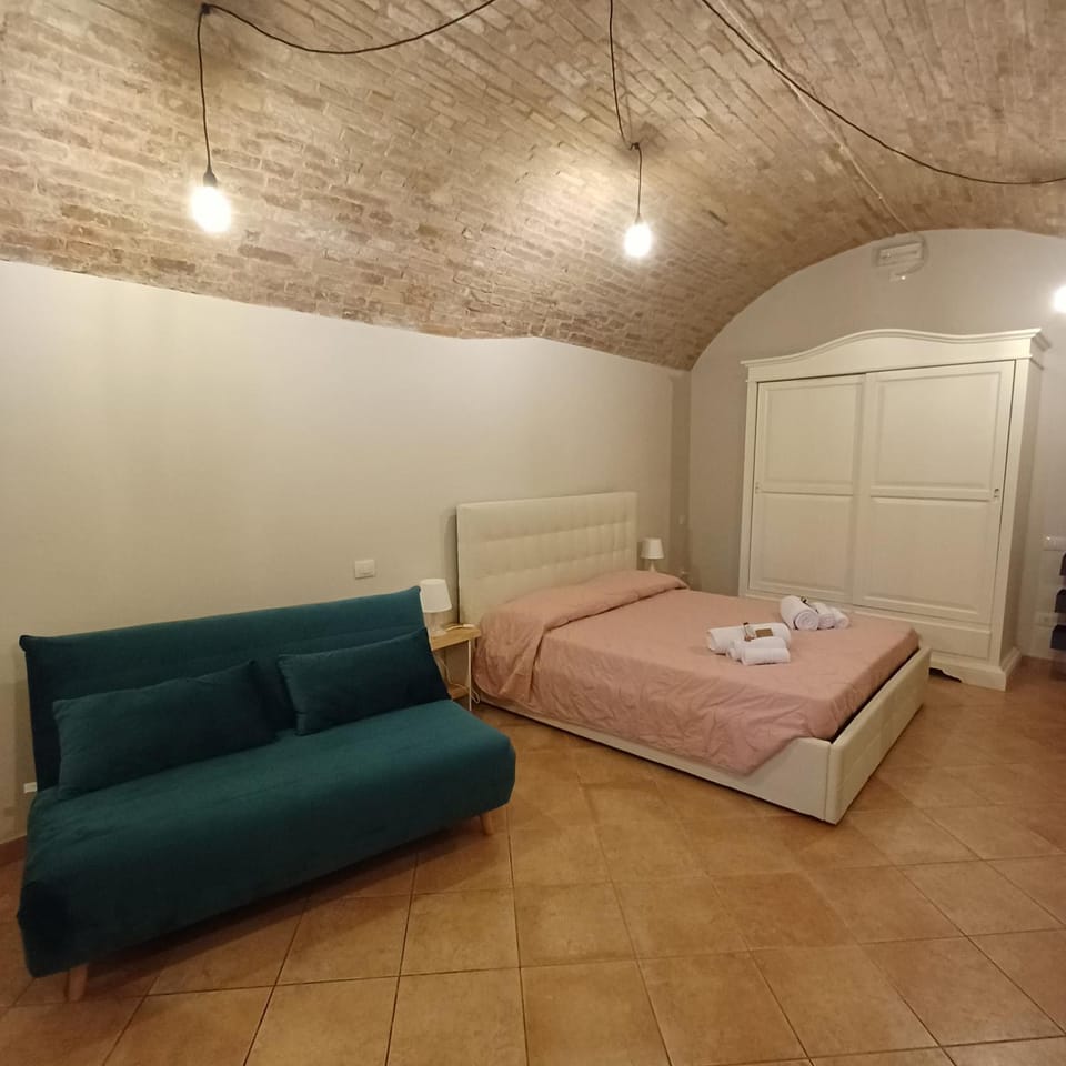 Bed, Living room, Photo of the whole room, Bedroom, wardrobe