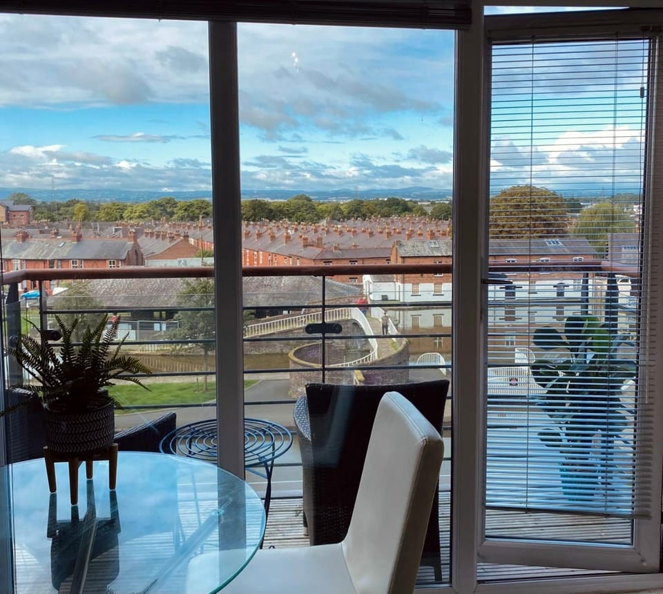 Natural landscape, View (from property/room), Balcony/Terrace, Seating area, Dining area, Mountain view