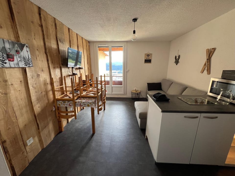 Living room, Dining area, Lake view