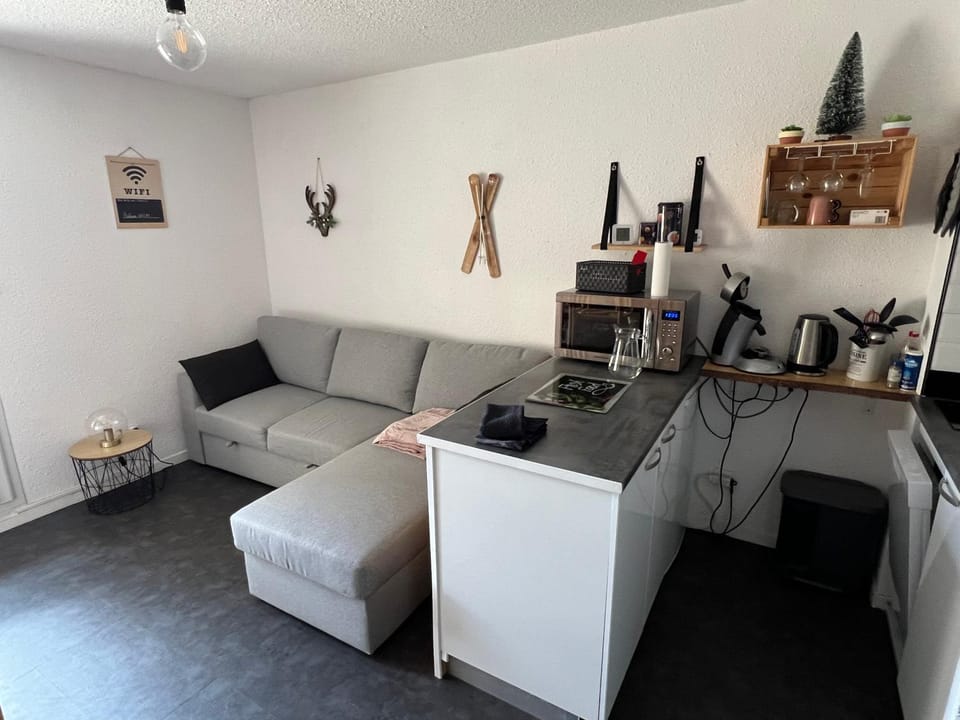 Kitchen or kitchenette, Living room