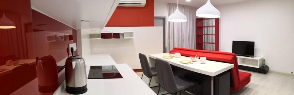 Communal lounge/ TV room, TV and multimedia, Coffee/tea facilities, Living room, Seating area, Dining area