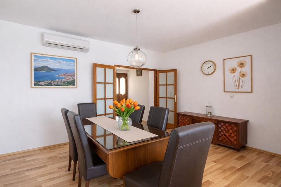 Sea to Sky Large 2BR with Best City Views and Free Parking Apartment in Dubrovnik