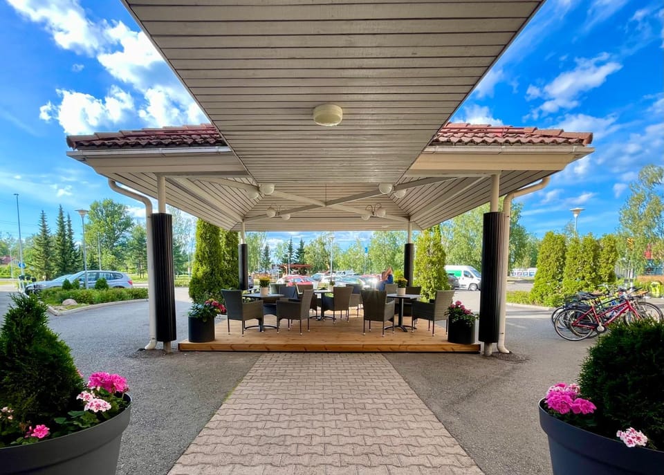 Property building, Day, Balcony/Terrace, Balcony/Terrace