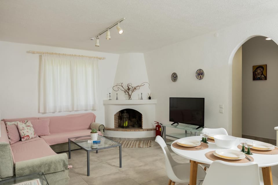 Zeusplace Seaside Home private beach and parking House in Pieria, Greece