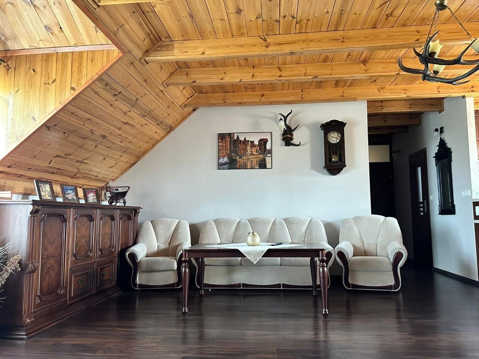 Communal lounge/ TV room, Living room, Seating area