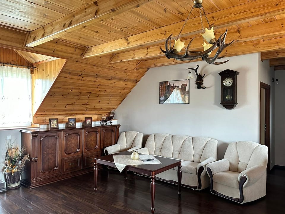 Communal lounge/ TV room, Living room, Seating area