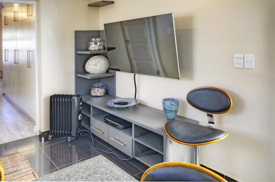 Communal lounge/ TV room, TV and multimedia, Living room