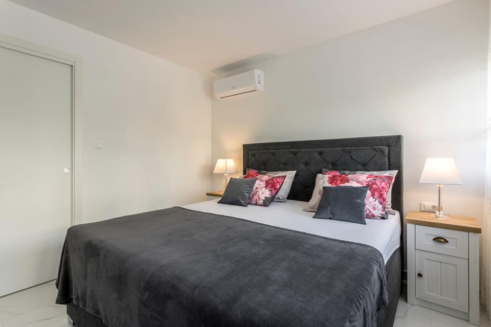 Bed, air conditioner