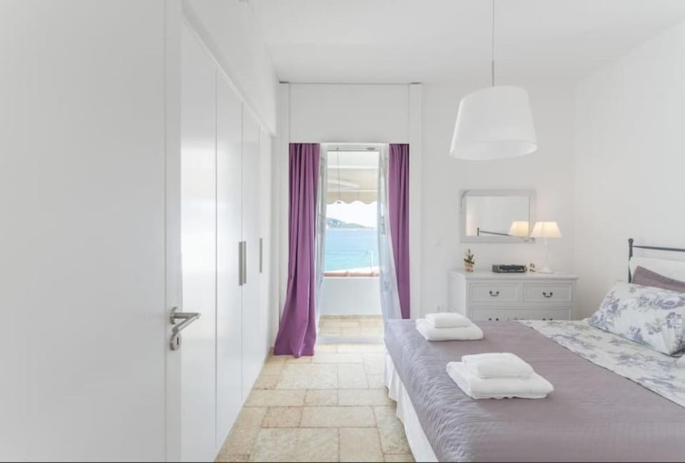Bay watch Apartment close to the airport at PORTO RAFTI Apartment in East Attica Regional Unit, Greece