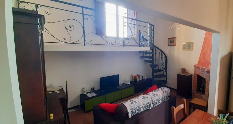 TV and multimedia, Lounge or bar, City view, City view, flat iron, locker