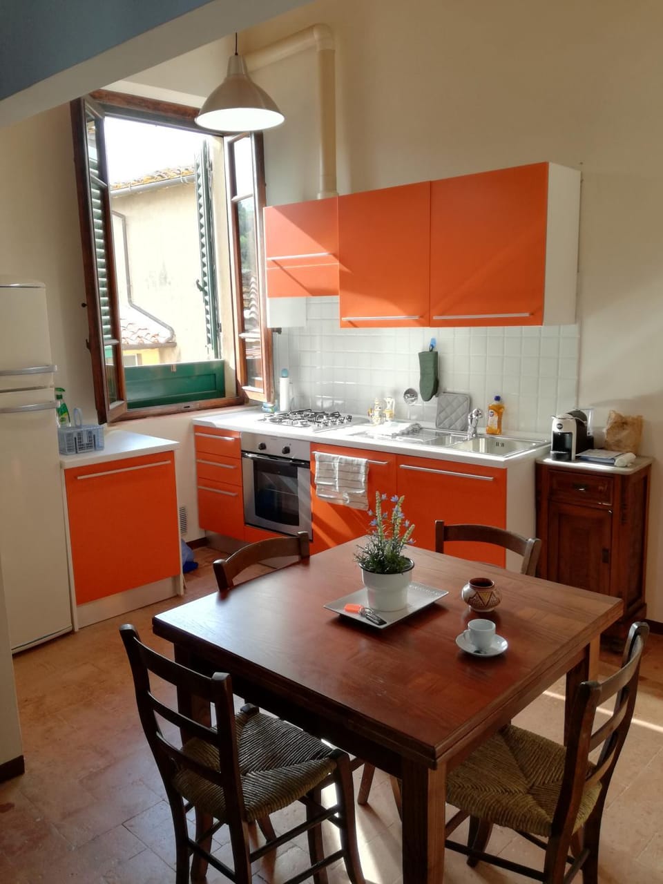 Kitchen or kitchenette, Dining area, Food, Pets, Area and facilities, Meals, Breakfast, Lunch, Dinner, Non alcoholic drinks, fireplace, furniture, hair dresser, internet, locker, pet friendly, stove, washing machine, kitchen